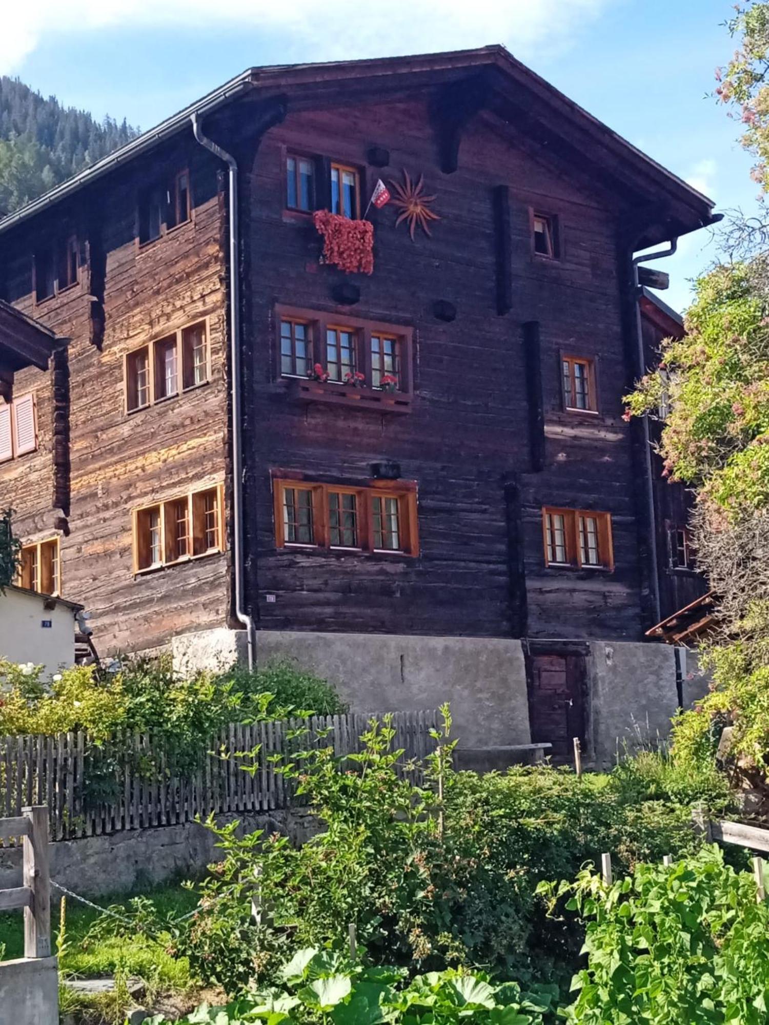 Heimeliges Walliserhaus Fiesch Exteriér fotografie